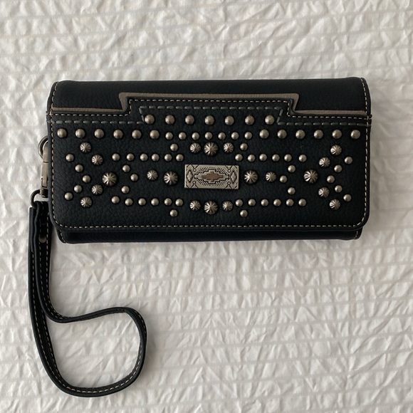 Montana West Concho Collection Wallet - Picture 2 of 10